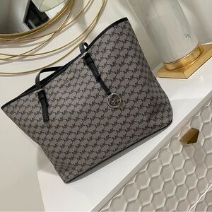 Micheal kors large tote